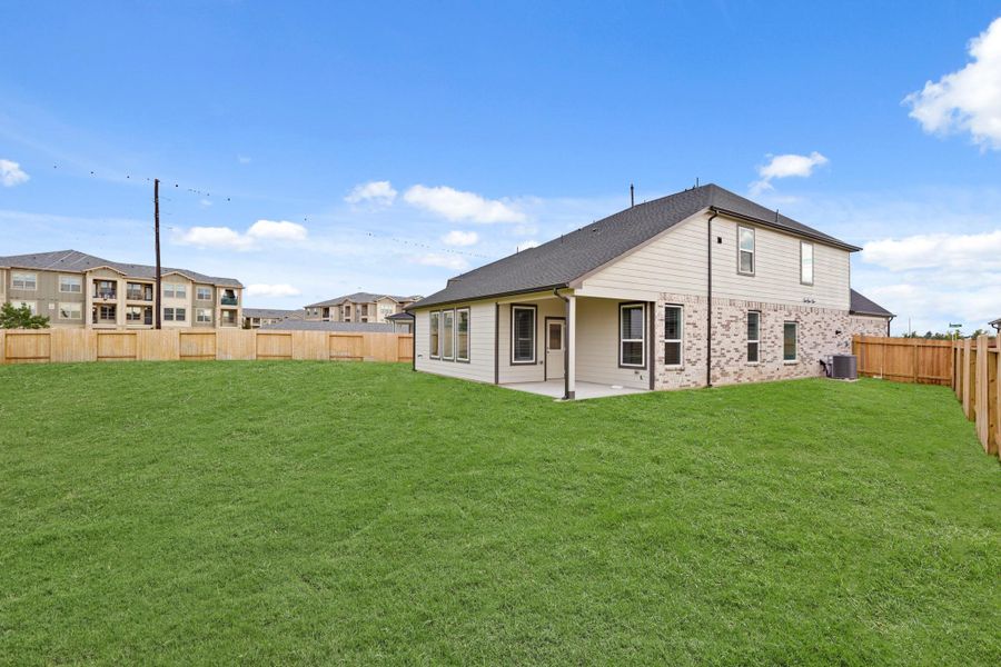 Exterior details and patio area of a home in Morton Creek Ranch, Katy (Image 3).