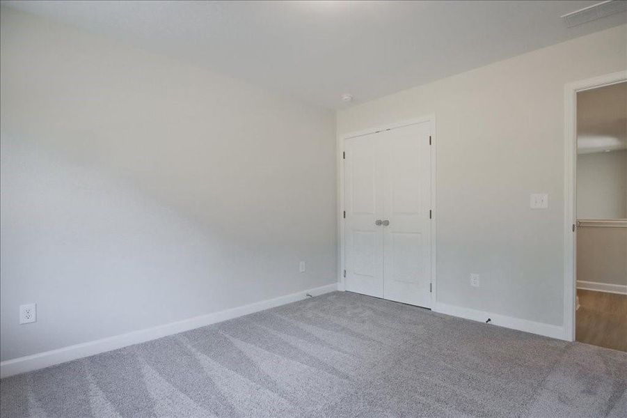 Spacious, unfurnished interior of a new home in Cherokee Township, Acworth (Image 36).