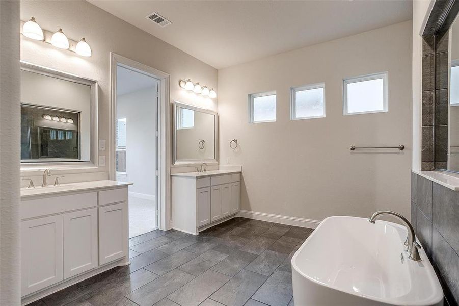 Bathroom with a bathtub and vanity