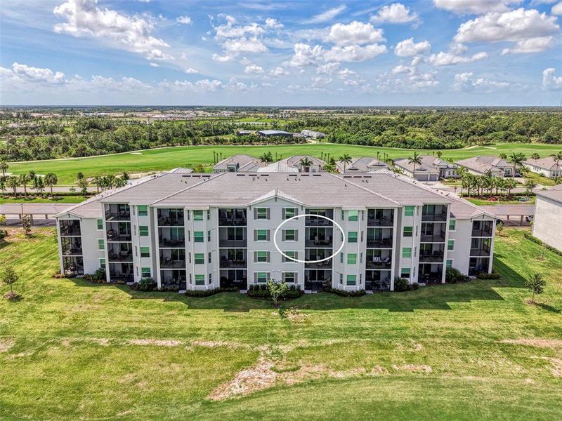 Condo located in Venice, FL showcasing its design and architecture (Image 4).