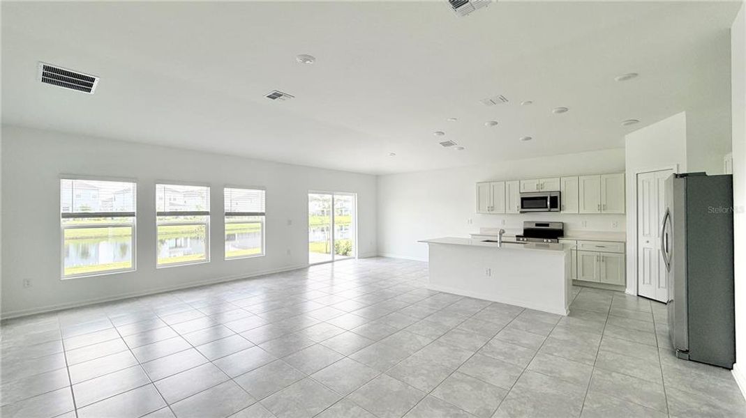 Spacious, unfurnished interior of a new home in Westview, Kissimmee (Image 18).