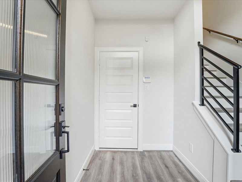 Spacious, unfurnished interior of a new home in Uptown District, Houston (Image 20).