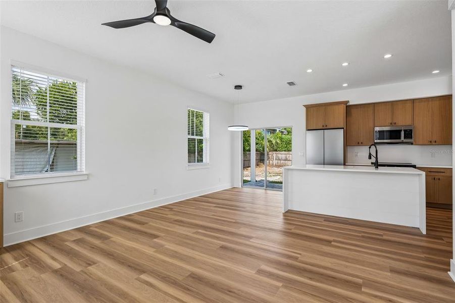 Spacious, unfurnished interior of a new home in , Orlando (Image 13).