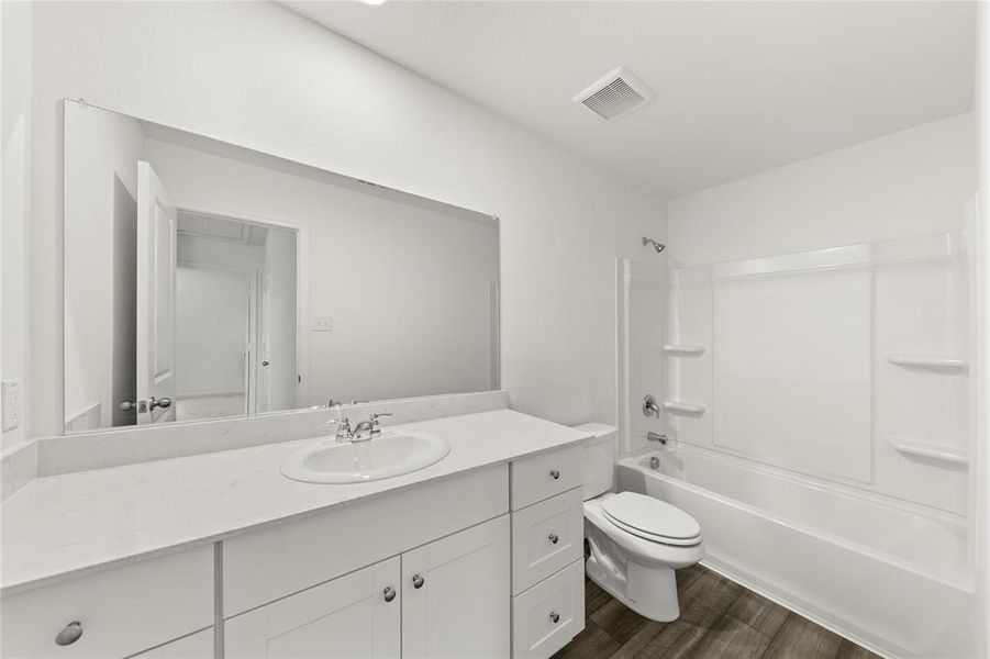 21. 14149 Emeric - Bath 3 21. 14149 Emeric - Bath 3