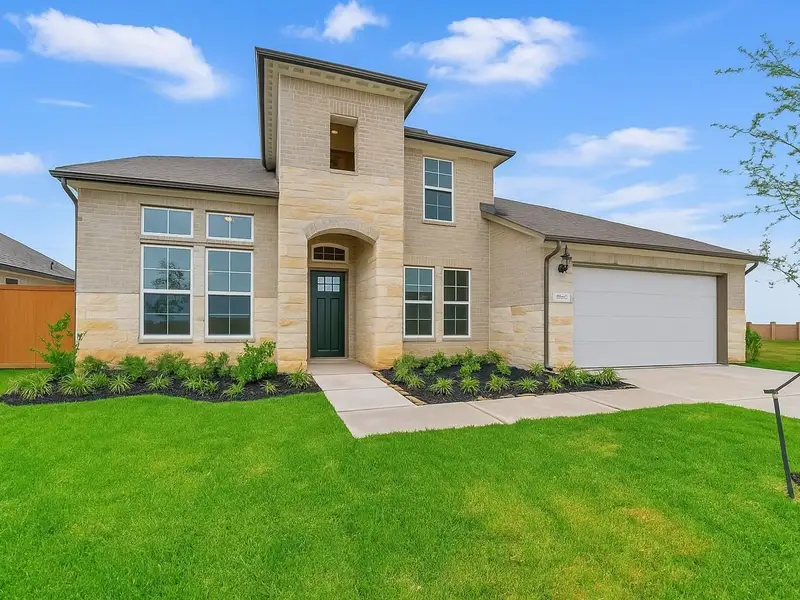 Exterior details and patio area of a home in Lago Mar, Texas City (Image 1).