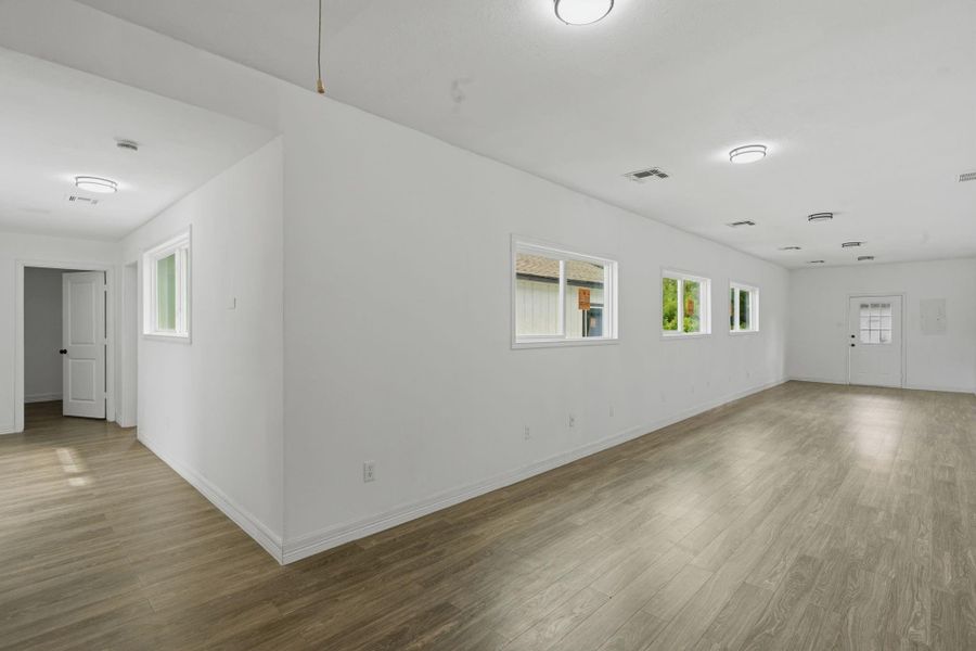 Spacious, unfurnished interior of a new home in , Riverside (Image 11).