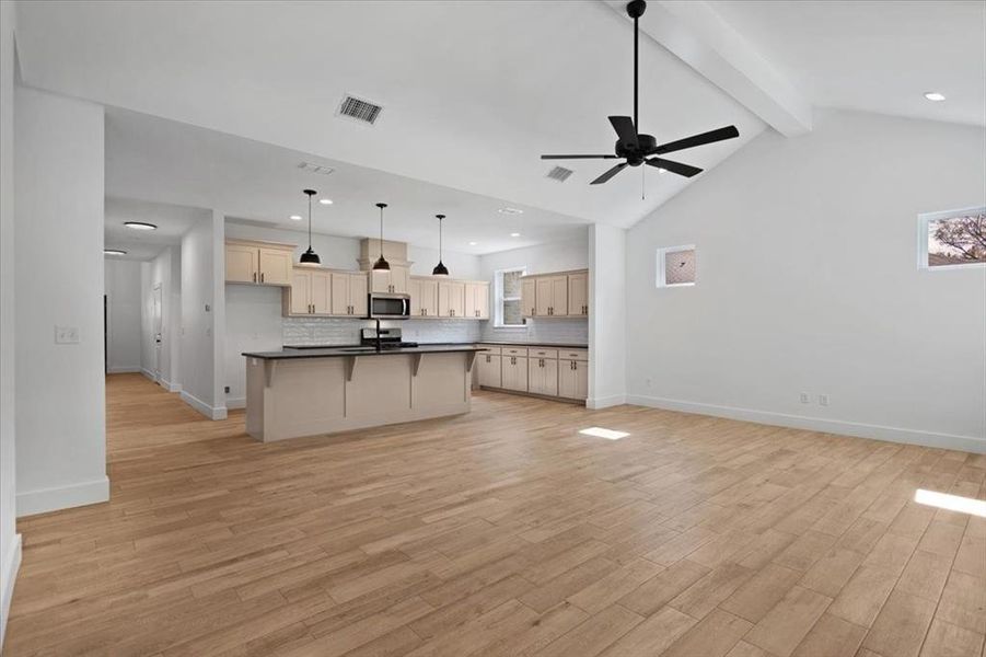 Spacious, unfurnished interior of a new home in , Lindale (Image 34).