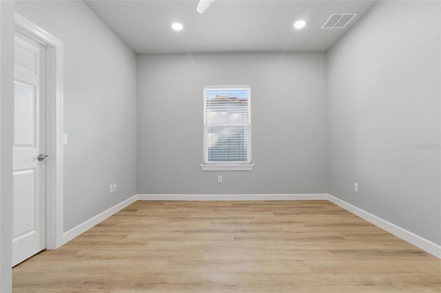 Spacious, unfurnished interior of a new home in , St. Petersburg (Image 43).