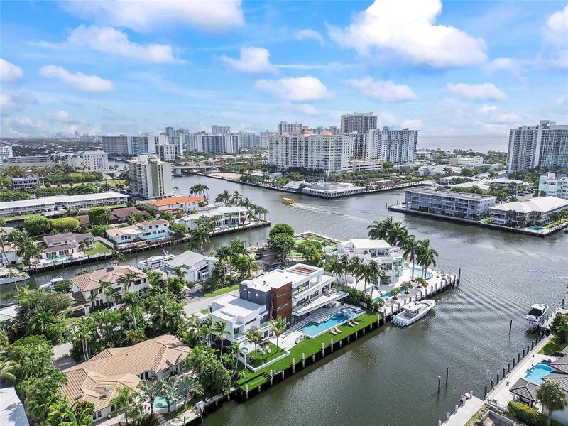 Furnished interior view inside a new home in , Fort Lauderdale (Image 63).