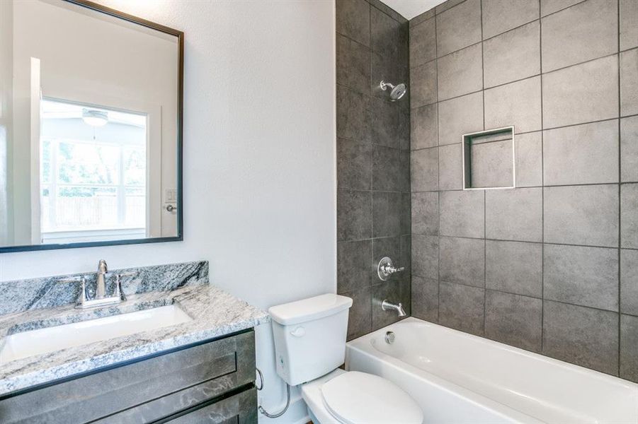 Furnished interior view inside a new home in , Farmers Branch (Image 8).