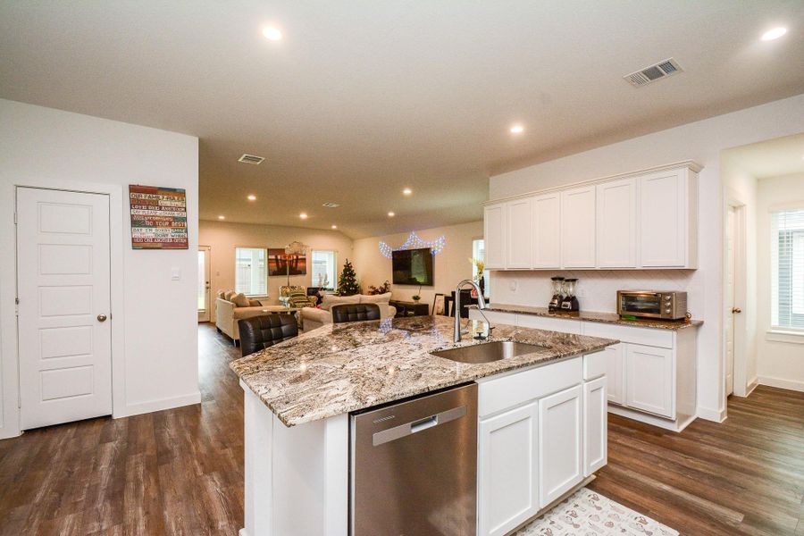 Furnished interior view inside a new home in , Rosharon (Image 5).