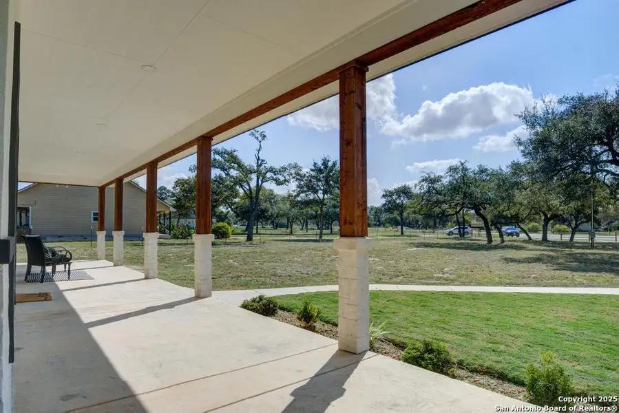 Exterior details and patio area of a home in , Natalia (Image 17).