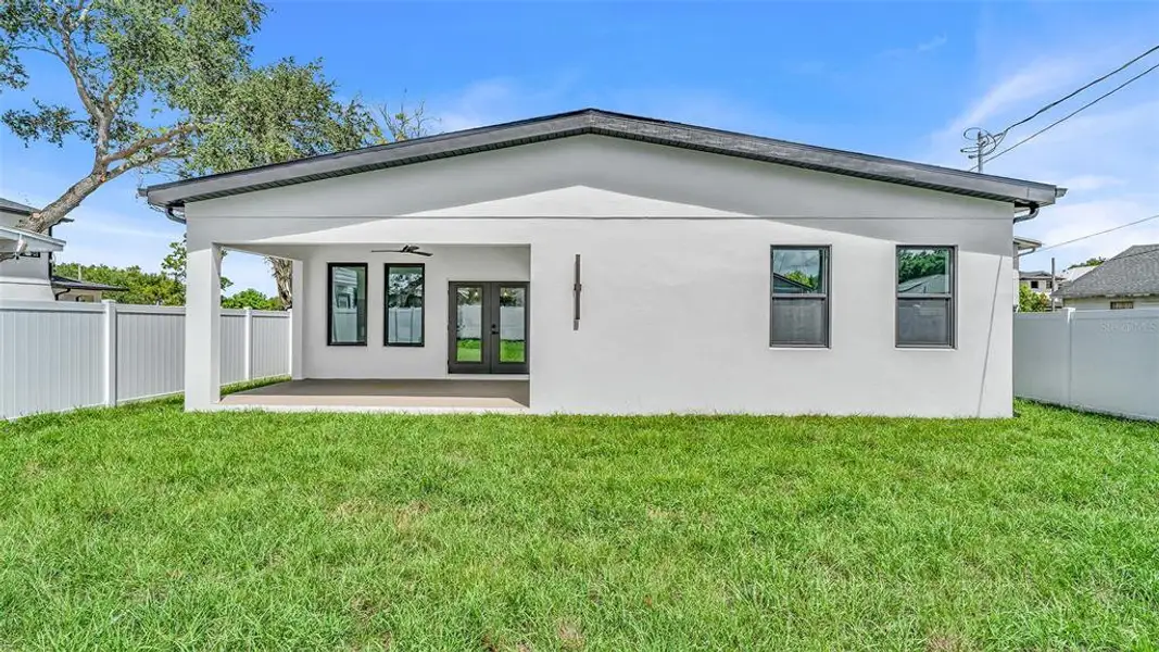 Exterior details and patio area of a home in , St. Petersburg (Image 3).