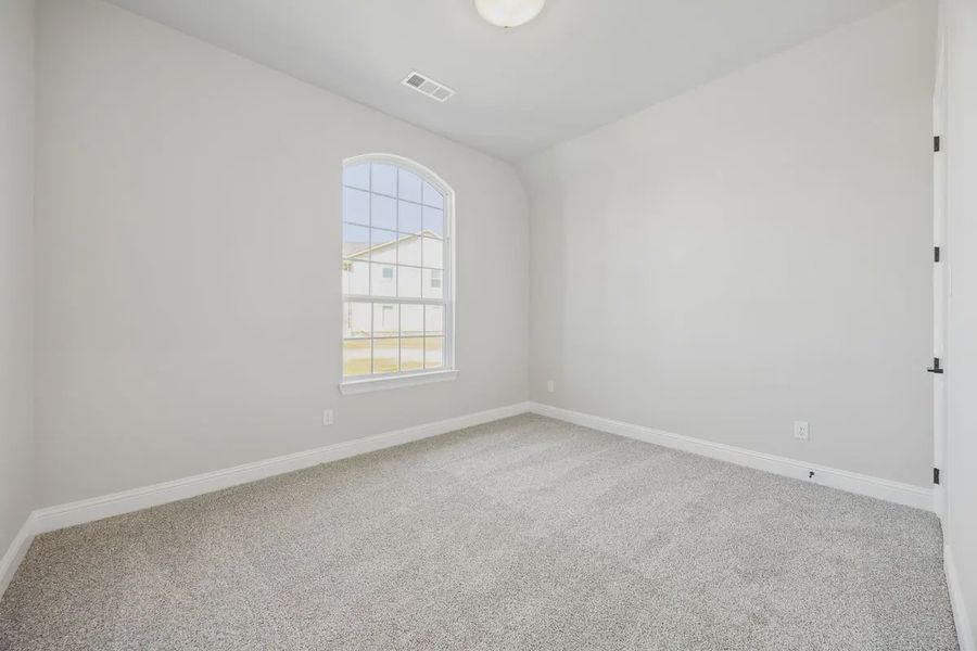 Spacious, unfurnished interior of a new home in Lakeview Heights, Azle (Image 14).