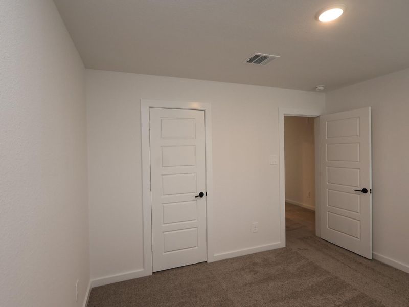 Spacious, unfurnished interior of a new home in Sorella, Tomball (Image 12).