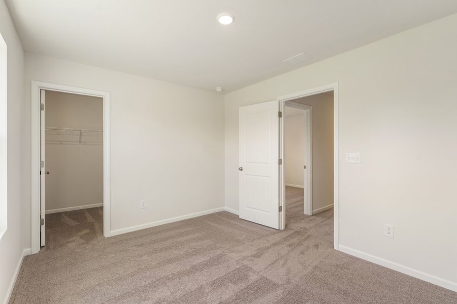 Spacious, unfurnished interior of a new home in Burke Estates, Chesnee (Image 32).