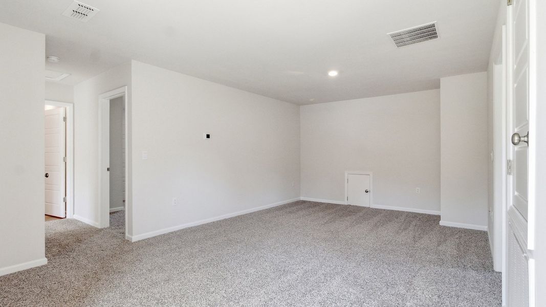 Spacious, unfurnished interior of a new home in Misting Springs, Crawfordville (Image 20).