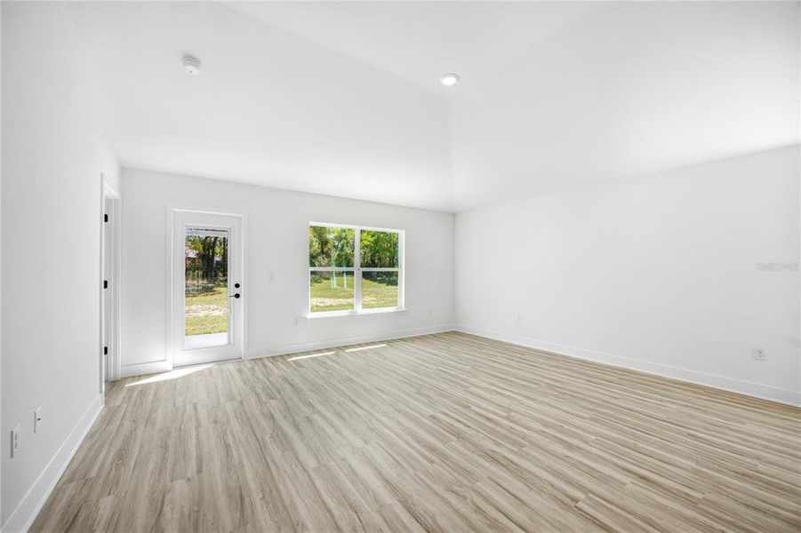 Spacious, unfurnished interior of a new home in Briarwood, Alachua (Image 17).