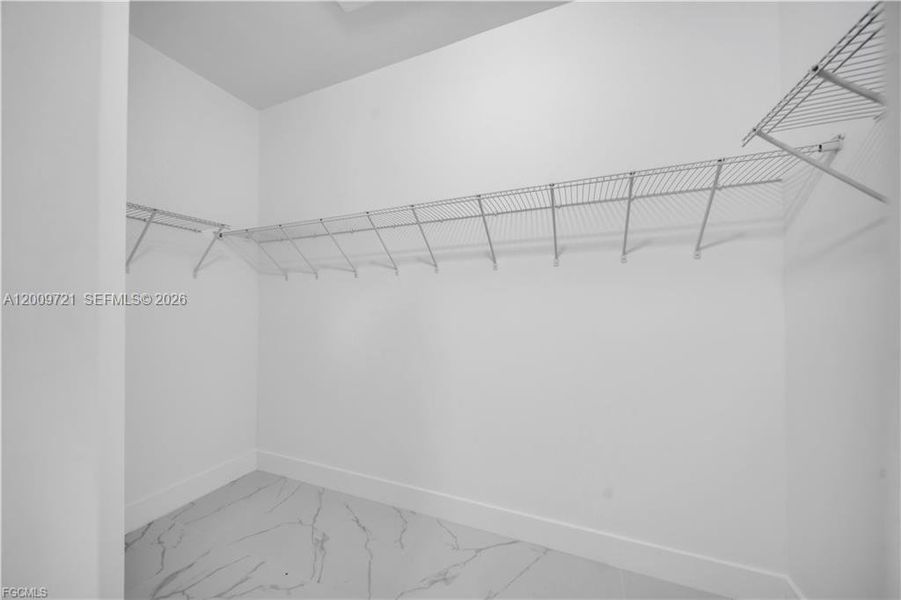 Spacious, unfurnished interior of a new home in , Lehigh Acres (Image 12).