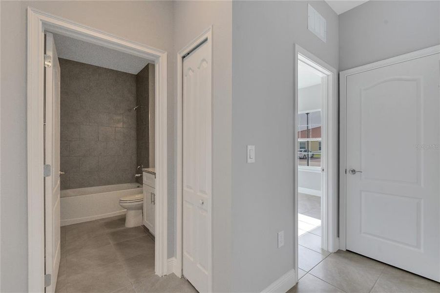 Spacious, unfurnished interior of a new home in , Kissimmee (Image 16).