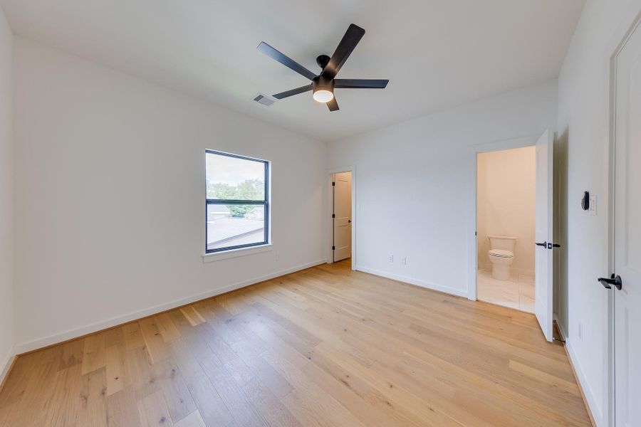 Spacious, unfurnished interior of a new home in , Houston (Image 36).
