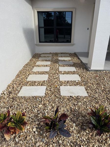 Exterior details and patio area of a home in , Okeechobee (Image 14).