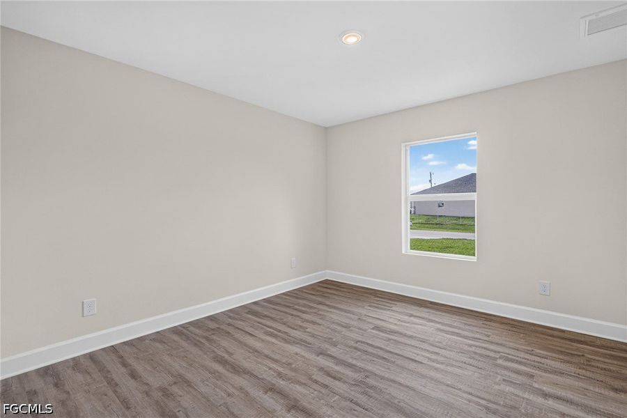 Spacious, unfurnished interior of a new home in Cape Coral, Cape Coral (Image 28).