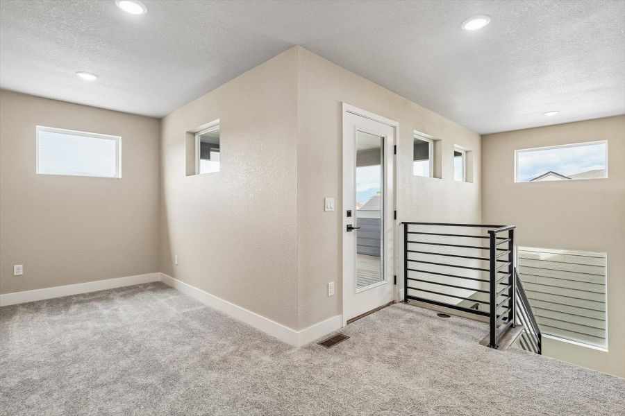 Spacious, unfurnished interior of a new home in Pony Park, Colorado Springs (Image 14).