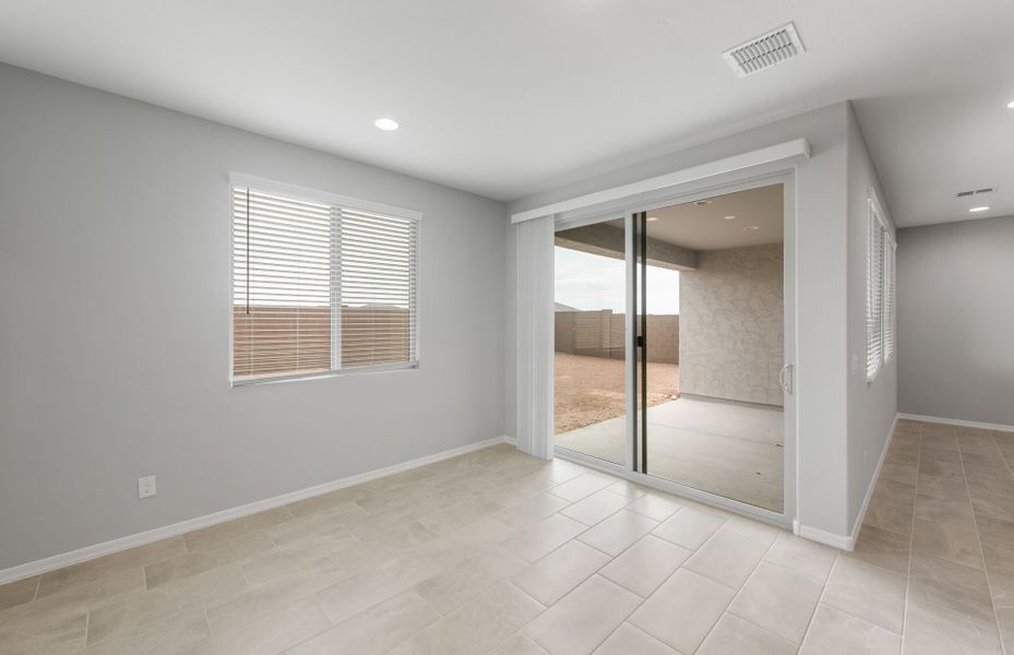 Spacious, unfurnished interior of a new home in El Rancho Santa Rosa, Maricopa (Image 19).