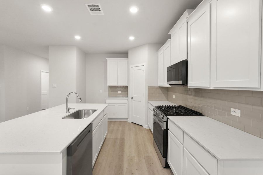 Furnished interior view inside a new home in Valor Park, Bay City (Image 9).