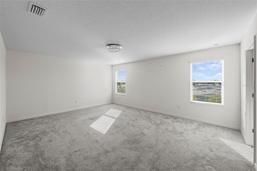 Spacious, unfurnished interior of a new home in Heron Bay, Palmetto (Image 33). Spacious, unfurnished interior of a new home in Heron Bay, Palmetto (Image 33).