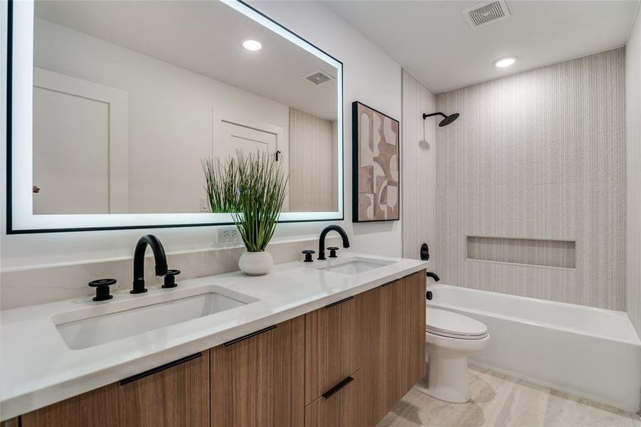 Furnished interior view inside a new home in , Dallas (Image 20).