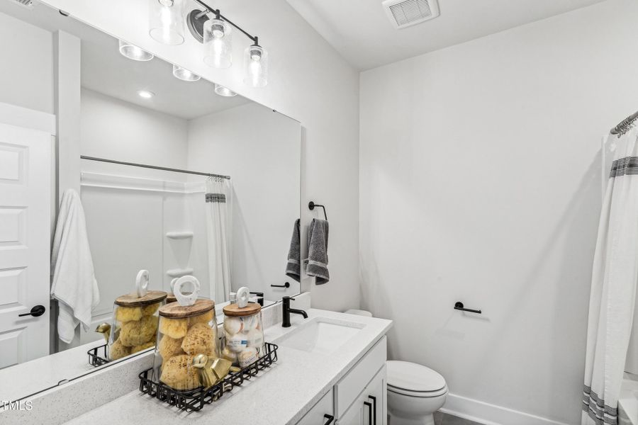 Chatham 562_Bathroom 1_9.24.24_webready Chatham 562_Bathroom 1_9.24.24_webready