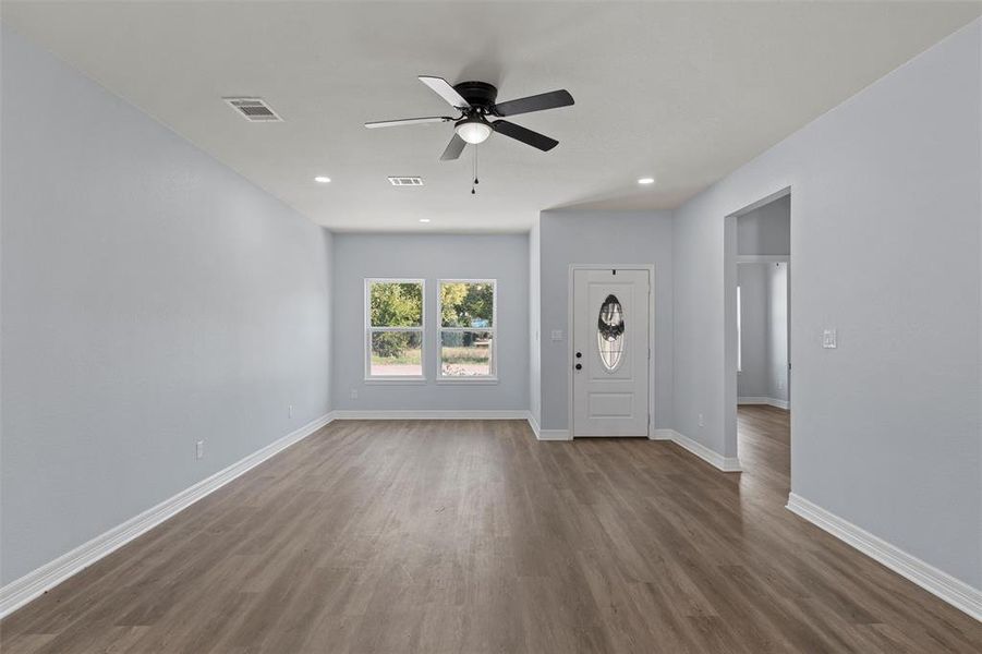 Foyer entrance with dark wood-type flooring, a ceiling fan, and recessed lighting