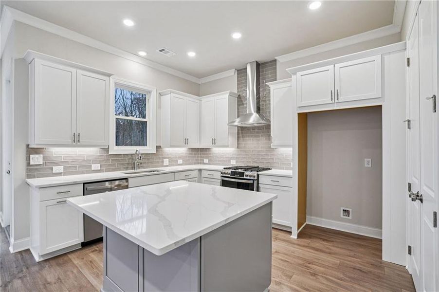 Furnished interior view inside a new home in Aberdeen, Hoschton (Image 5).