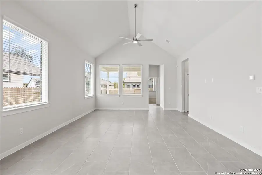 Spacious, unfurnished interior of a new home in Village at Three Oaks, Seguin (Image 12).