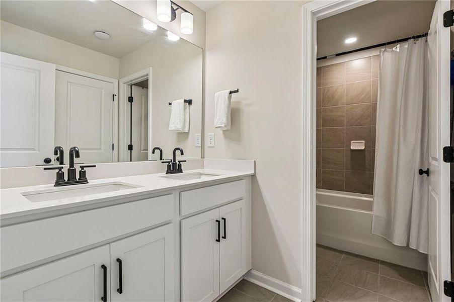 Furnished interior view inside a new home in Pine Mountain Park, Kennesaw (Image 28).