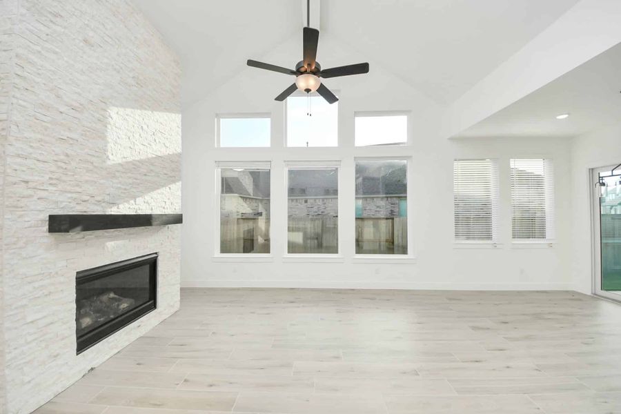 Representative unfurnished interior of a home built from the Bonneville by Chesmar Homes in Wood Leaf Reserve, Tomball (Image 11). Representative unfurnished interior of a home built from the Bonneville by Chesmar Homes in Wood Leaf Reserve, Tomball (Image 11).
