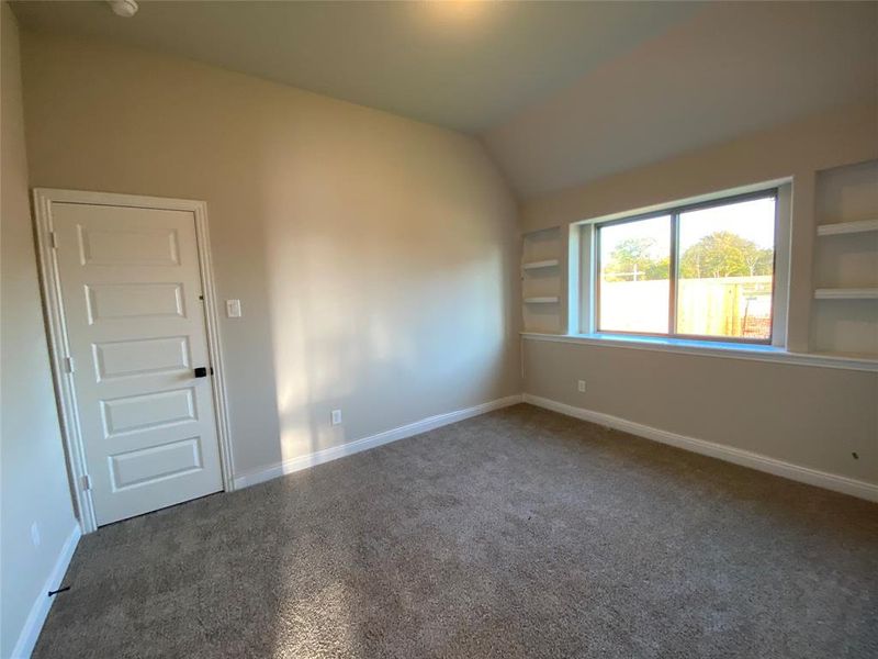 Bed 3 with vaulted ceiling, built-in shelves, and a huge closet under the stairs