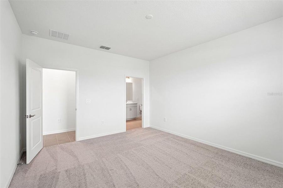 Spacious, unfurnished interior of a new home in Southpointe, Palmetto (Image 36). Spacious, unfurnished interior of a new home in Southpointe, Palmetto (Image 36).