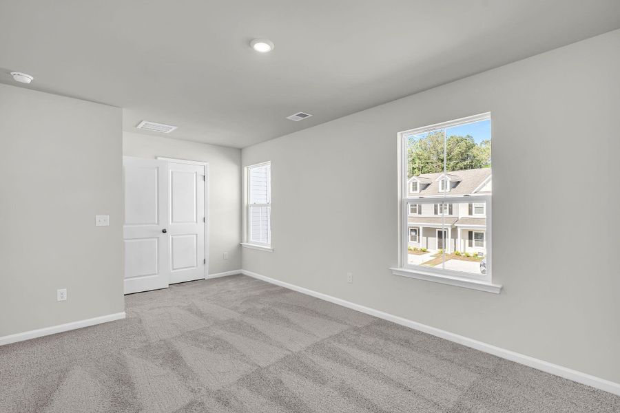 Spacious, unfurnished interior of a new home in Lakeview Commons, Goose Creek (Image 25).