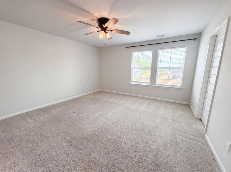 Spacious, unfurnished interior of a new home in , Summerville (Image 12).