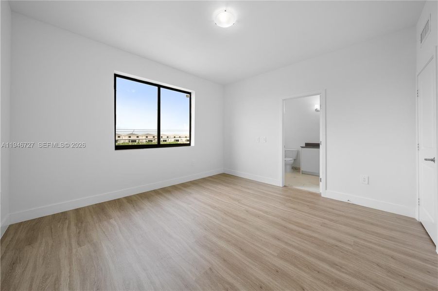 Spacious, unfurnished interior of a new home in , Florida City (Image 28).