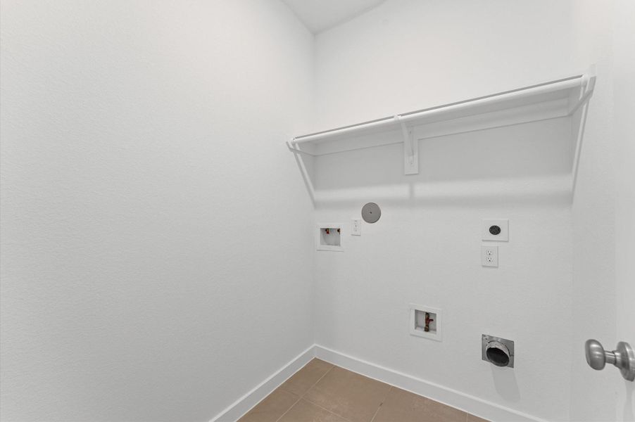Spacious, unfurnished interior of a new home in , Manvel (Image 19).