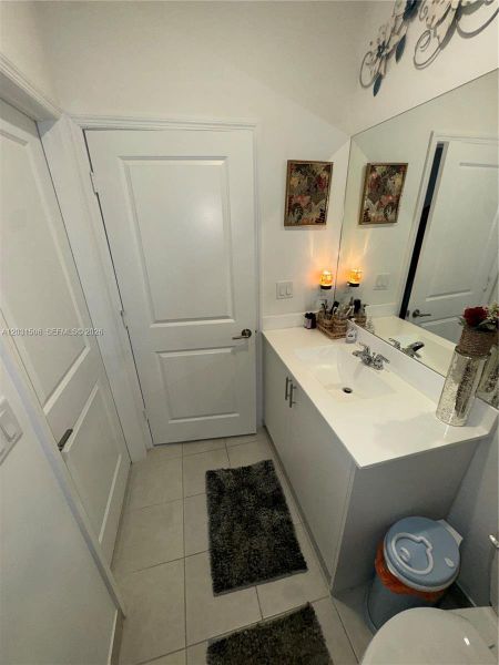 Furnished interior view inside a new home in , Homestead (Image 35).