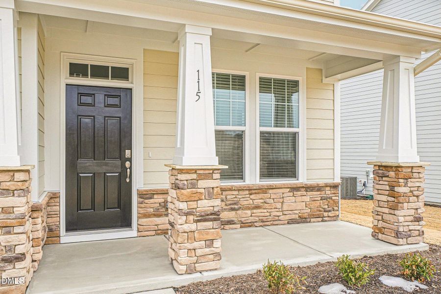 4-web-or-mls-Sugar Pne Dr-S0602-004