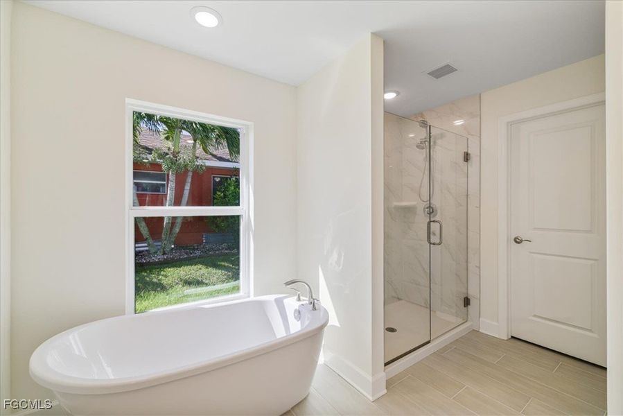 Furnished interior view inside a new home in Cape Coral, Cape Coral (Image 15).