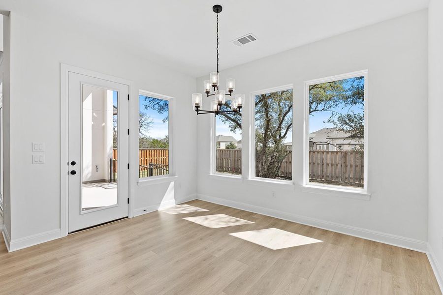 Spacious, unfurnished interior of a new home in Parmer Ranch 60, Georgetown (Image 10).