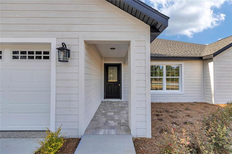 Exterior details and patio area of a home in , Dunnellon (Image 32).