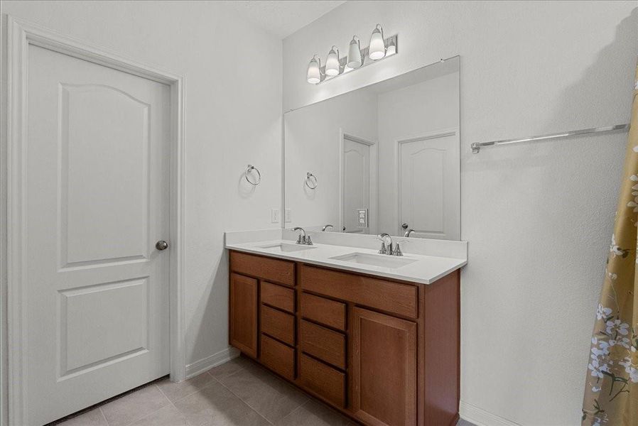 Furnished interior view inside a new home in , Alvin (Image 15).